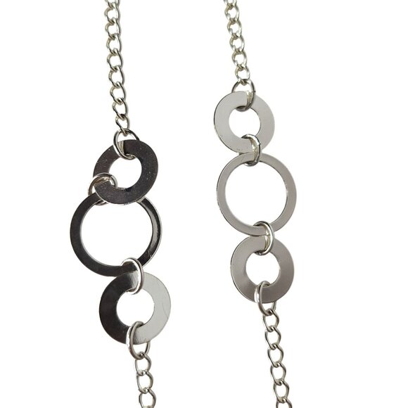 Silver Tone Geometric Chain Necklace Interlocking Rings Modern Jewelry - Picture 2 of 4